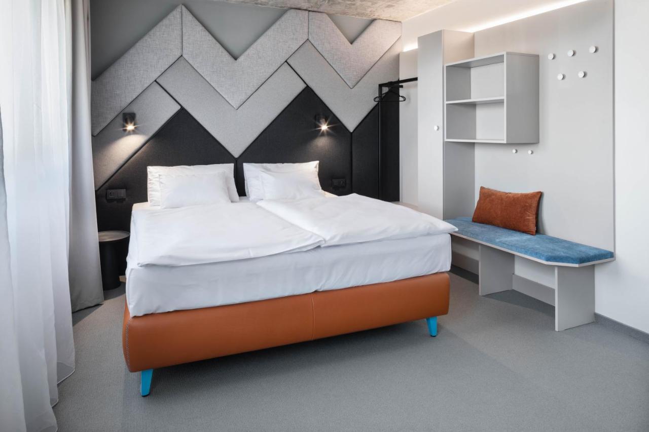 Boutique Hotel Mezi Svy Hradec Králové Exteriör bild